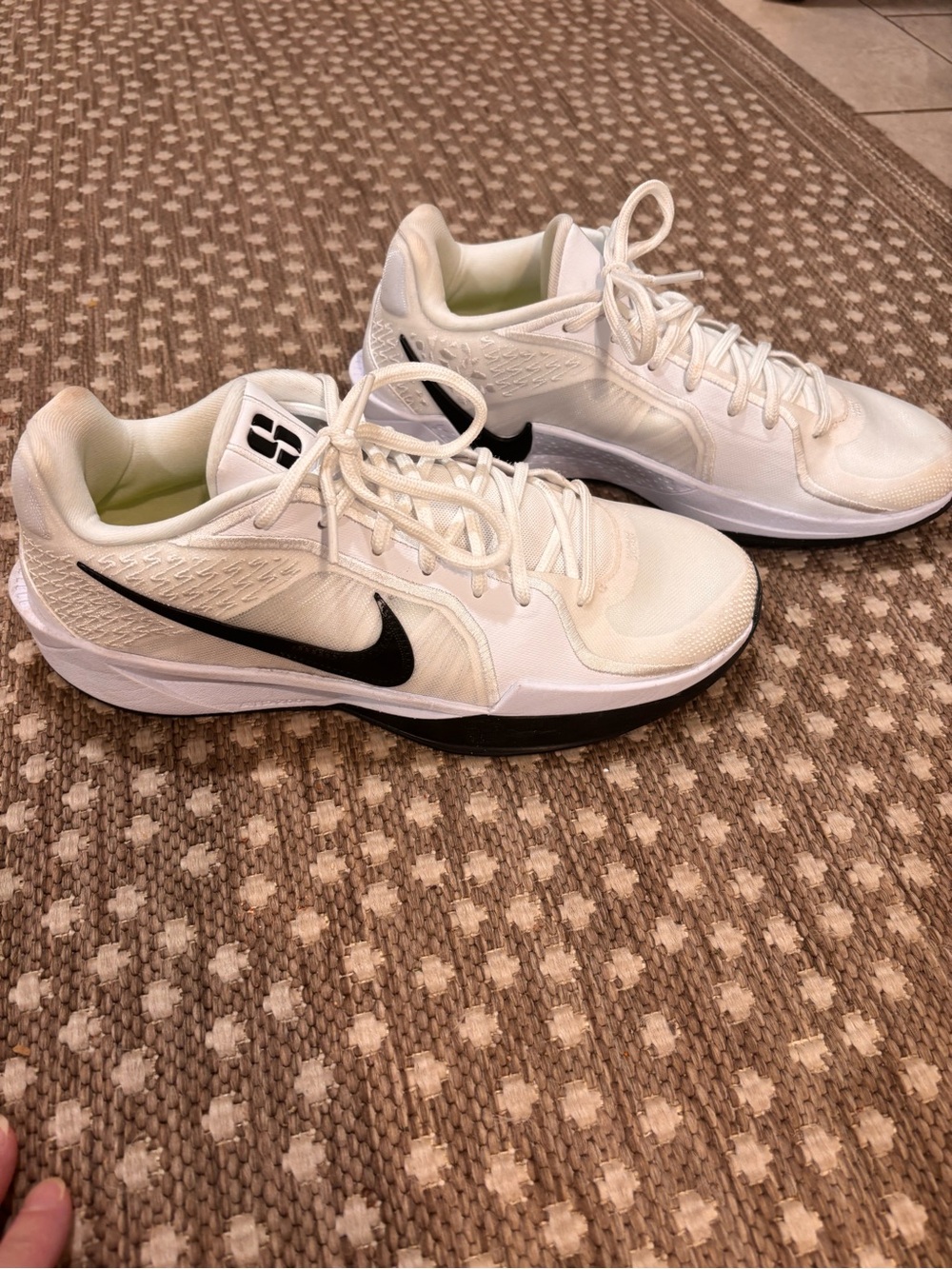 Sabrina 2TB Nike White and Black Low-Top Training Shoes